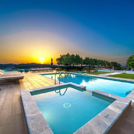 Mythic Olive - Heated Pool - Amazing View